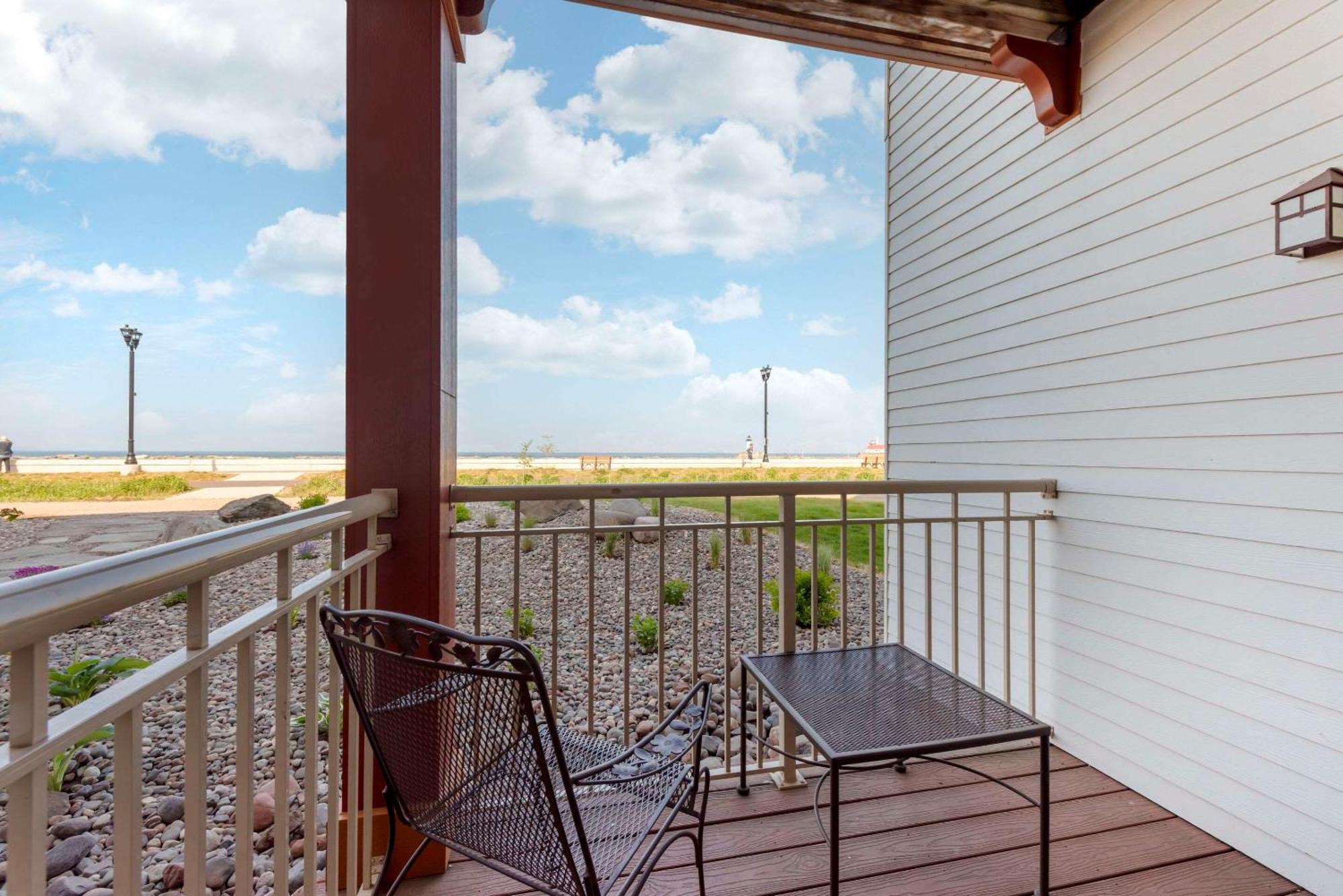 Lift Bridge Lodge, Ascend Hotel Collection Дулут Екстер'єр фото
